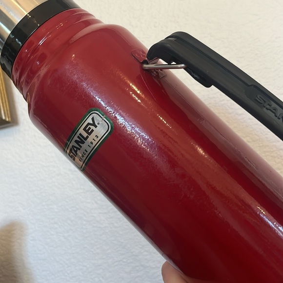 Stanley Red and Silver Vintage Style Thermos 1L with cup lid - Picture 3 of 10